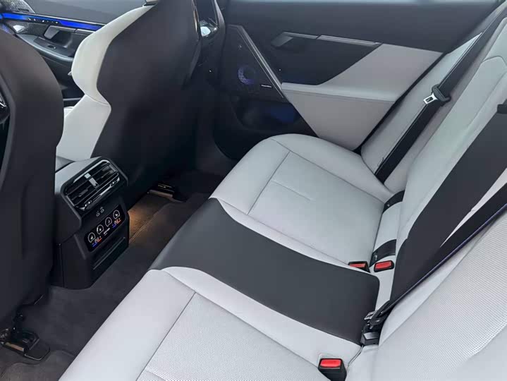 Фото 9 - BMW M5 Hybrid