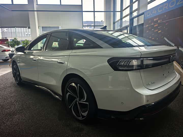 Photo 2 - Volkswagen ID.7 Vizzion