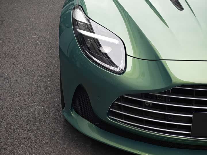 Фото 4 - Aston Martin DB12