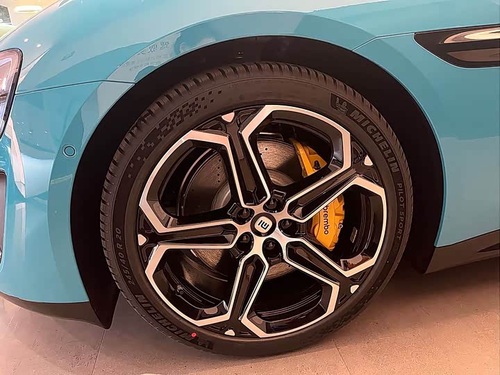 Фото 6 - Xiaomi SU7