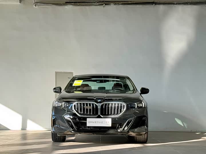 Фото 2 - BMW 5 Series
