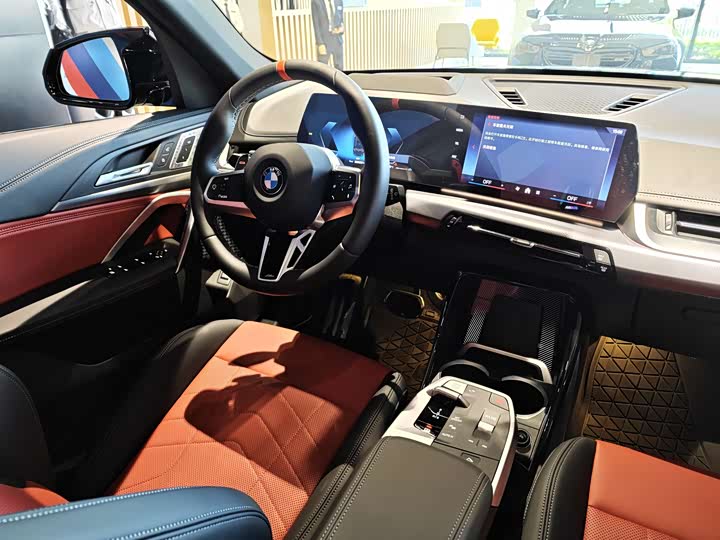 Фото 11 - BMW X1