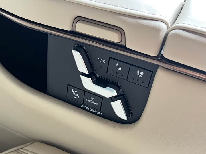 Photo 15 - Toyota Alphard
