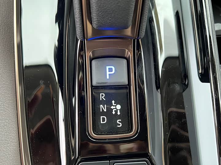 Photo 16 - Toyota Alphard