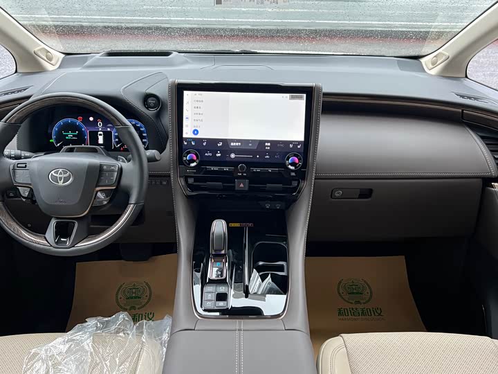 Photo 17 - Toyota Alphard