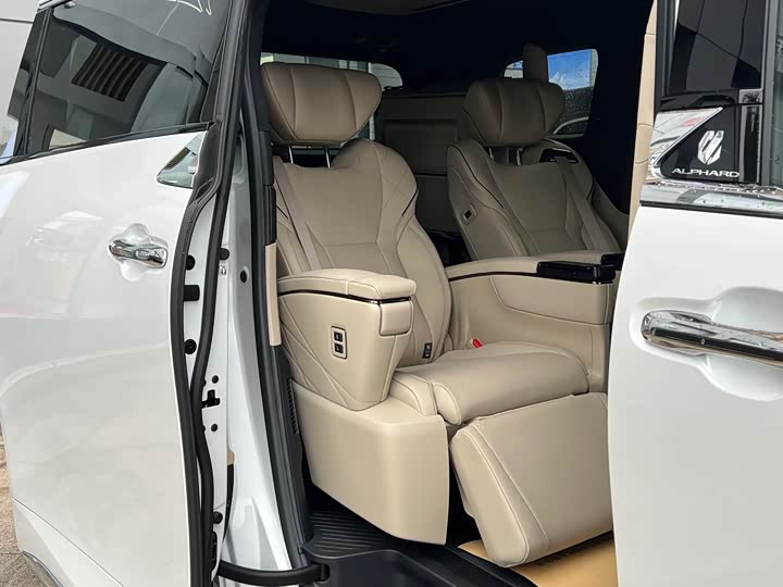 Photo 20 - Toyota Alphard