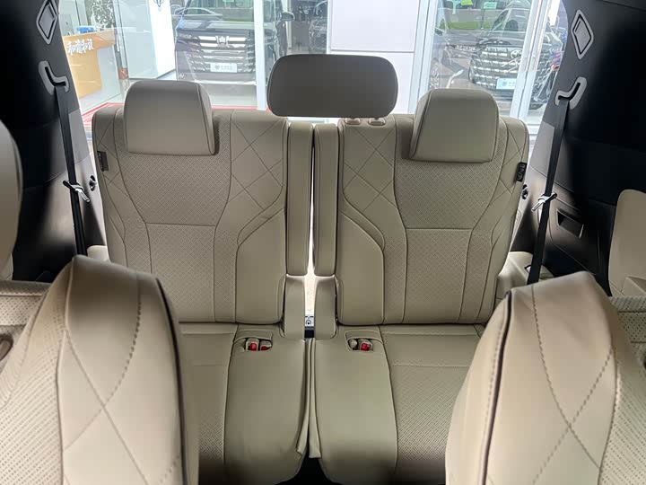 Photo 21 - Toyota Alphard