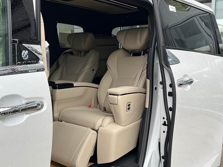 Photo 22 - Toyota Alphard