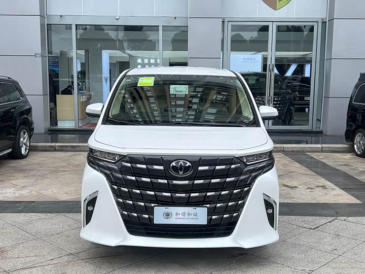 Photo 3 - Toyota Alphard