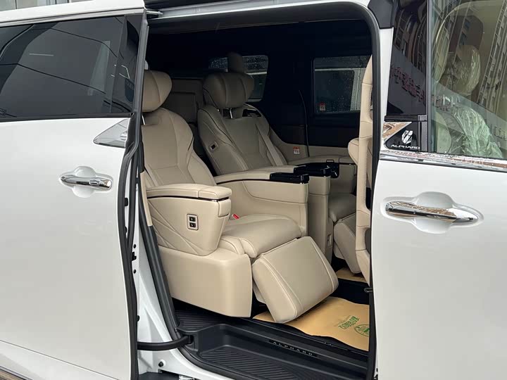 Photo 5 - Toyota Alphard