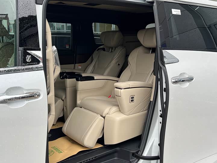 Photo 7 - Toyota Alphard