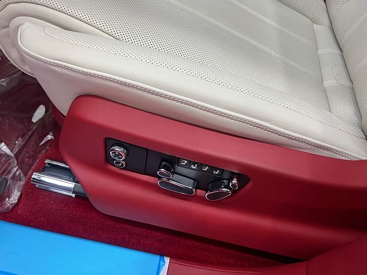 Фото 10 - Bentley Bentayga