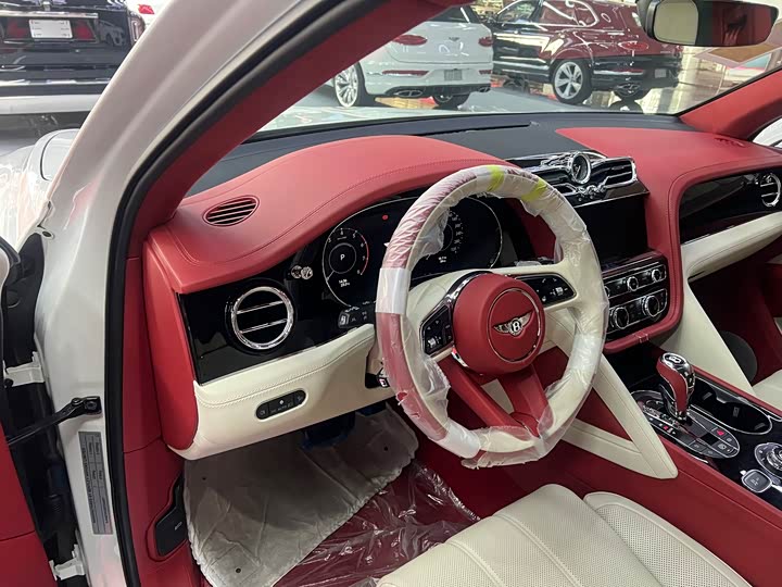 Фото 12 - Bentley Bentayga