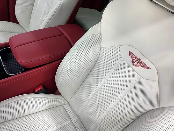 Фото 14 - Bentley Bentayga