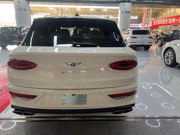 Фото 19 - Bentley Bentayga