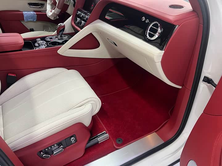 Фото 21 - Bentley Bentayga