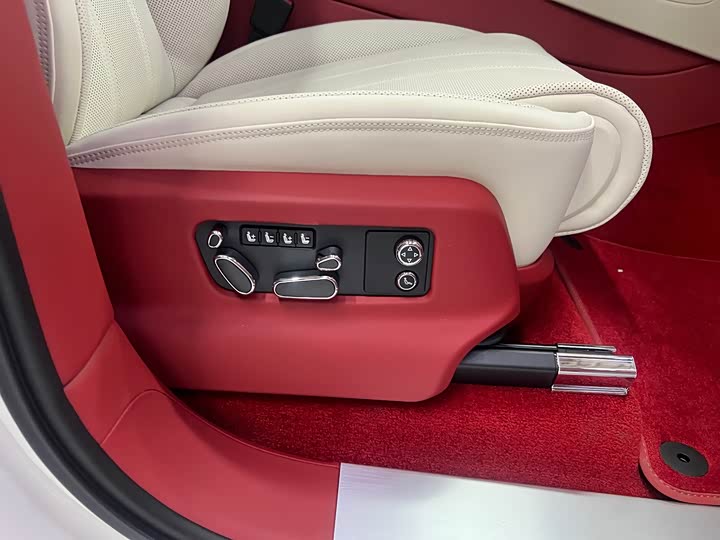 Фото 22 - Bentley Bentayga