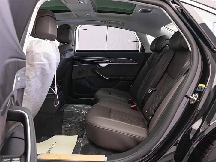 Фото 9 - Audi A8