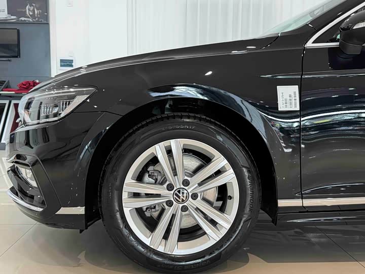 Фото 14 - Volkswagen Magotan