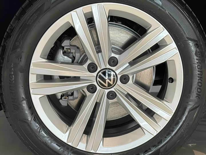 Фото 19 - Volkswagen Magotan