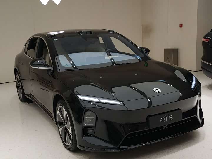 Фото 1 - Nio ET5