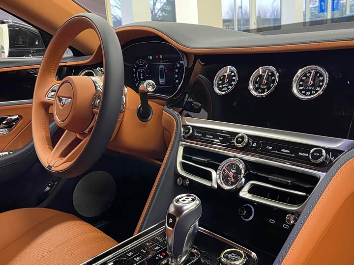 Фото 8 - Bentley Flying Spur Hybrid