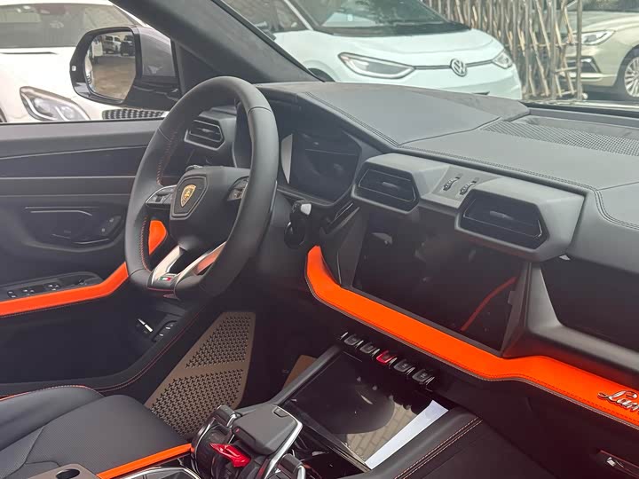 Фото 2 - Lamborghini Urus SE