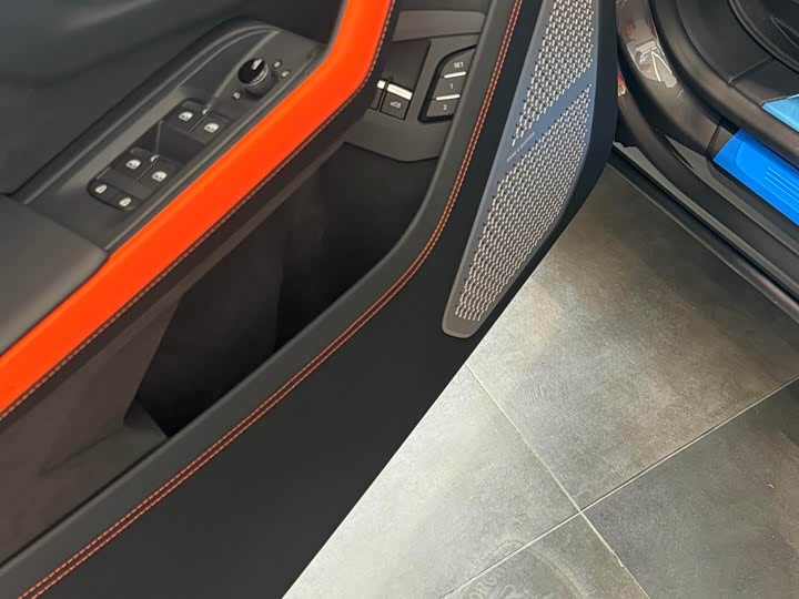 Фото 6 - Lamborghini Urus SE