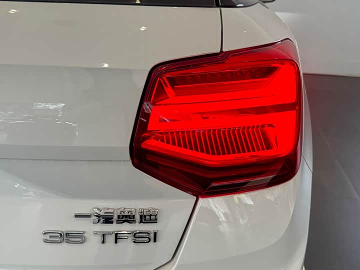 Фото 8 - Audi Q2L