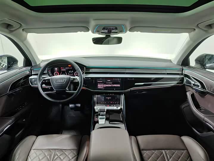 Фото 10 - Audi A8