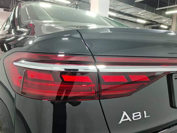 Фото 14 - Audi A8