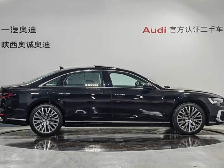 Фото 3 - Audi A8