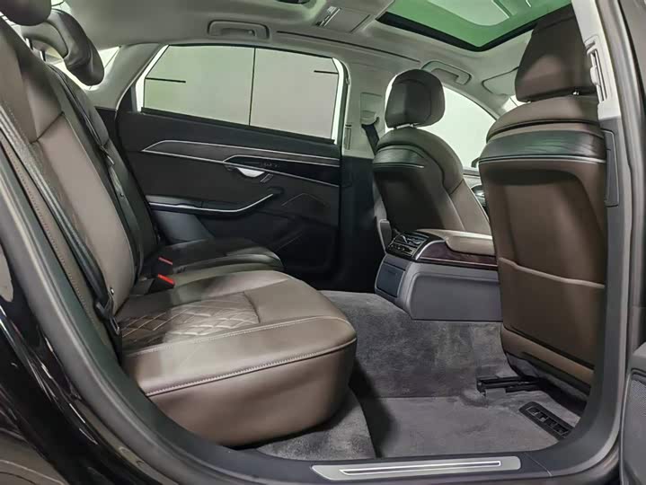 Фото 6 - Audi A8