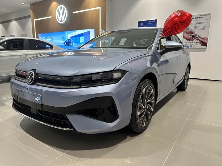 Фото 1 - Volkswagen Sagitar L