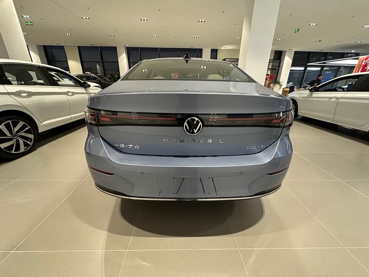 Фото 5 - Volkswagen Sagitar L