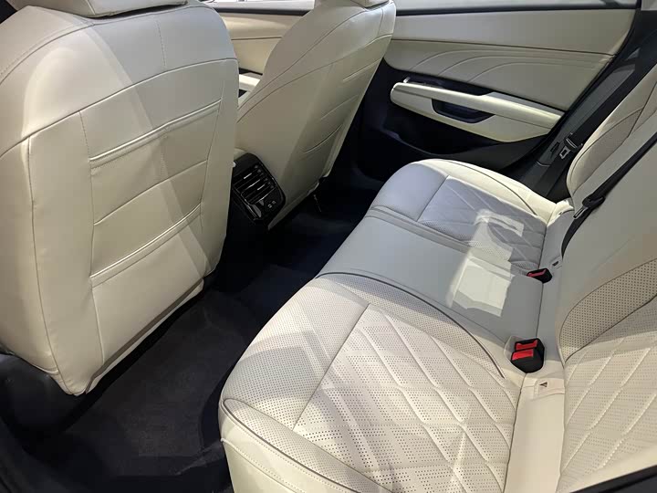 Фото 9 - Volkswagen Sagitar L