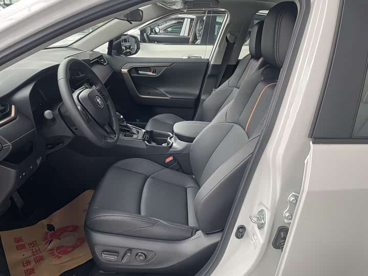 Фото 6 - Toyota Wildlander