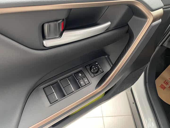 Фото 8 - Toyota Wildlander