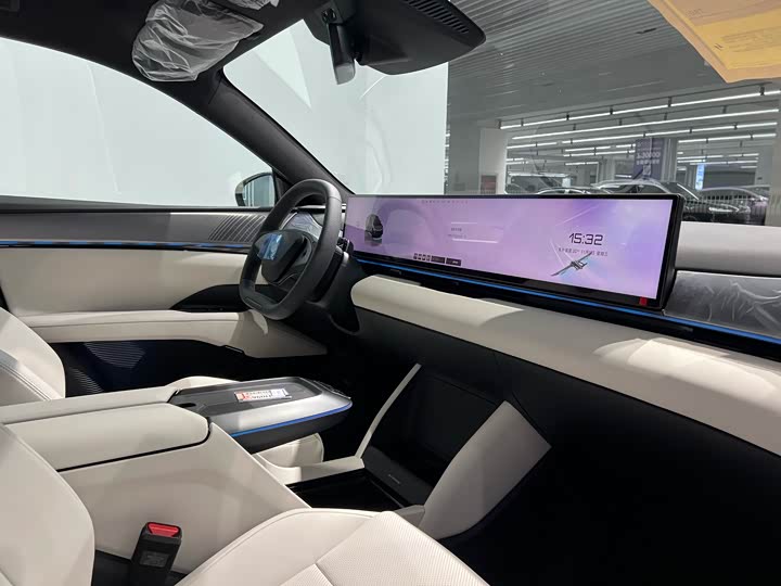 Фото 10 - Geely Jiyue 01