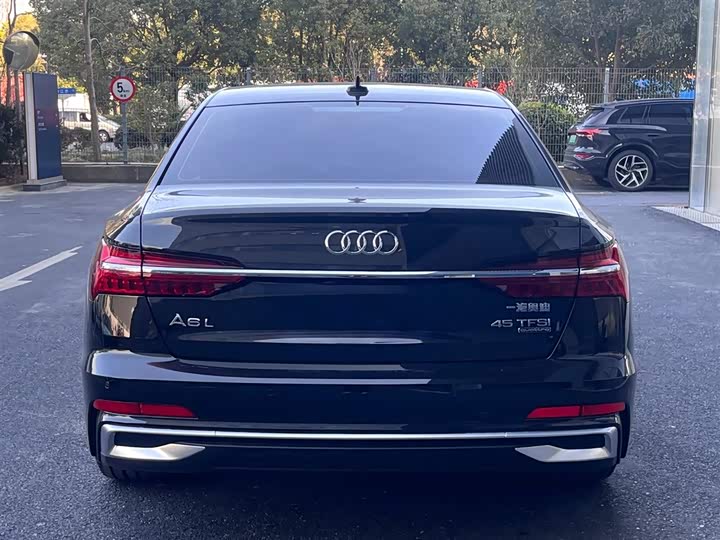 Фото 3 - Audi A6L