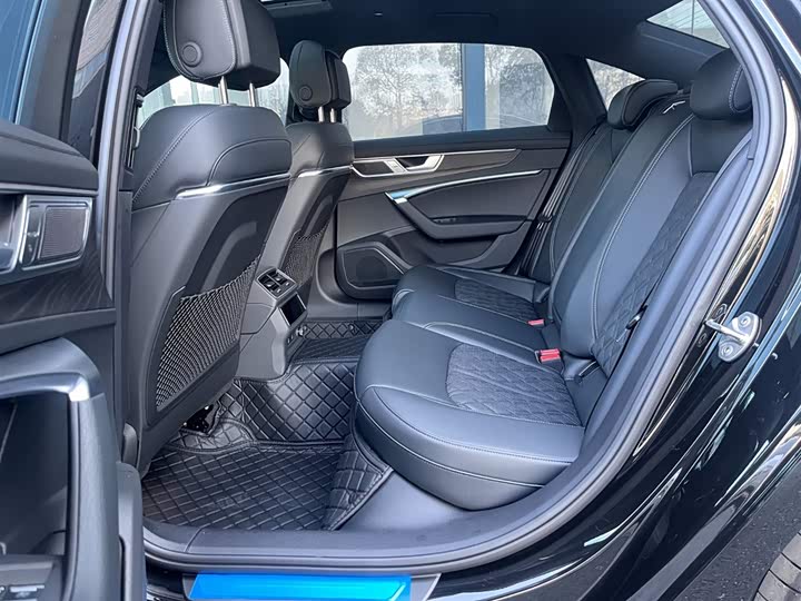 Фото 9 - Audi A6L