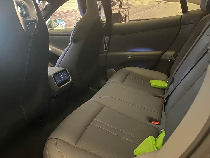 Фото 8 - Xiaomi YU7