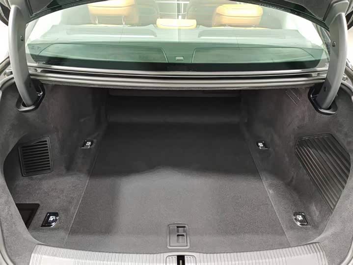 Фото 17 - Audi A8