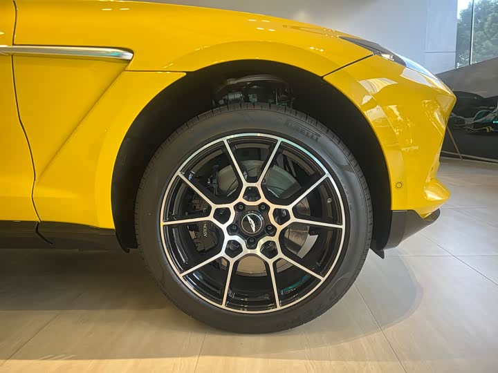 Фото 4 - Aston Martin DBX