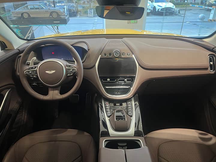 Фото 6 - Aston Martin DBX