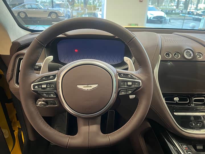 Фото 7 - Aston Martin DBX