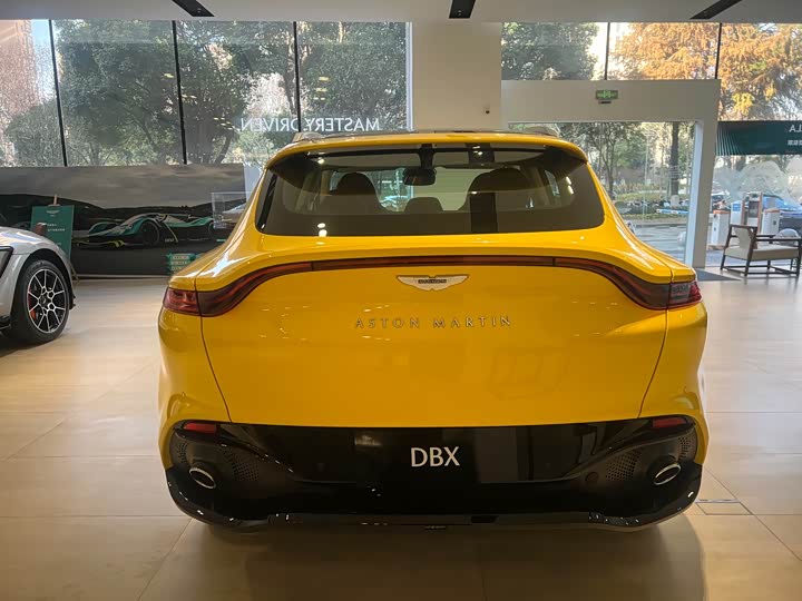 Фото 9 - Aston Martin DBX