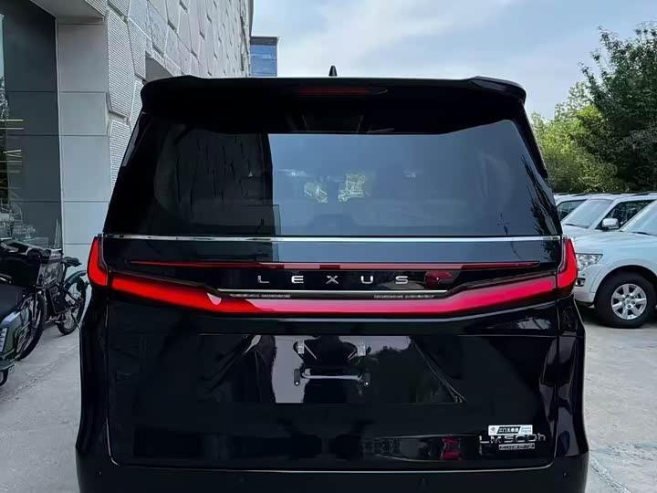 Фото 13 - Lexus LM