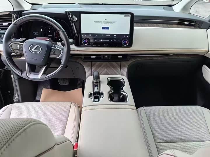 Фото 5 - Lexus LM