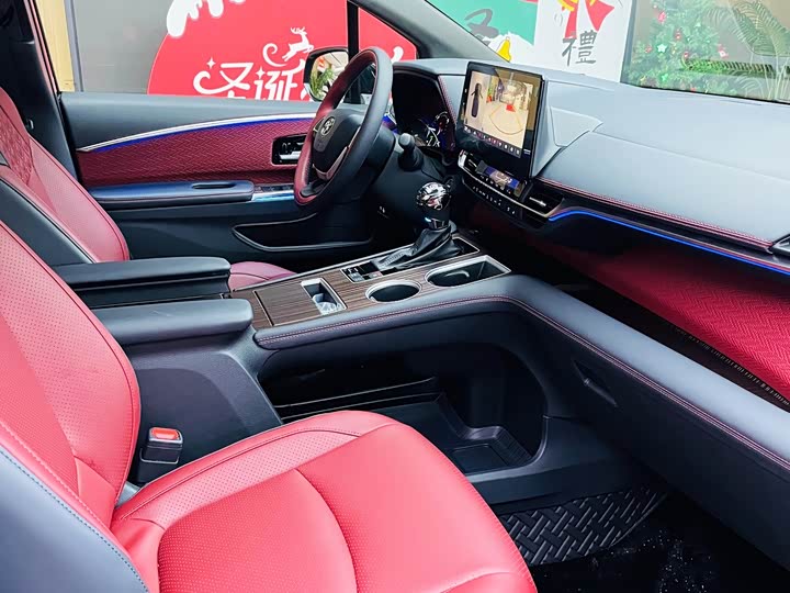 Фото 6 - Toyota Sienna